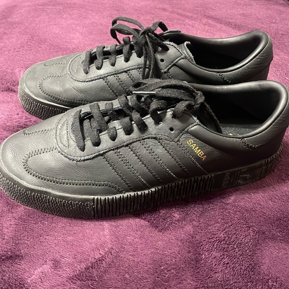 Black Adidas Sambarose